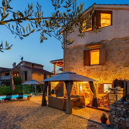 Feriehus Stunning In With Outdoor Swimming Pool Polje (Krk)