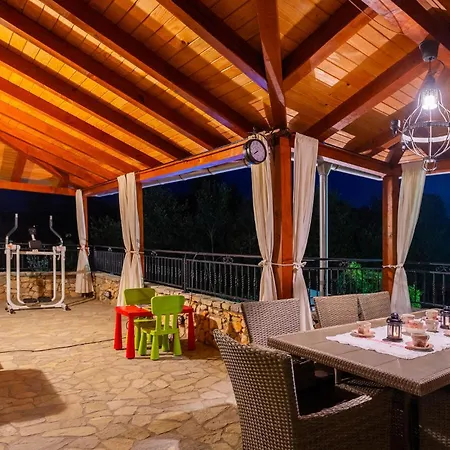 Feriehus Stunning In With Outdoor Swimming Pool *