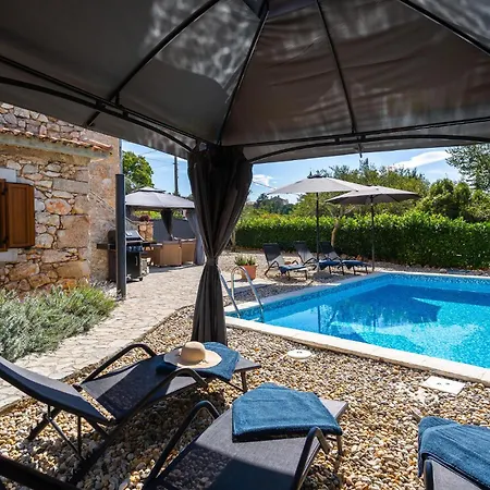 Feriehus Stunning In With Outdoor Swimming Pool Polje (Krk)