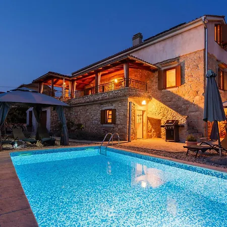 Stunning In With Outdoor Swimming Pool Feriehus *