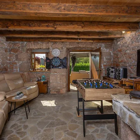Stunning In With Outdoor Swimming Pool Feriehus *