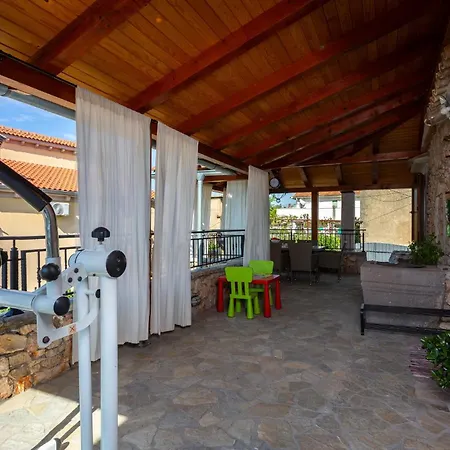 Stunning In With Outdoor Swimming Pool Polje (Krk)