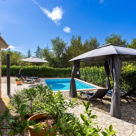 Stunning In With Outdoor Swimming Pool Feriehus Polje (Krk)